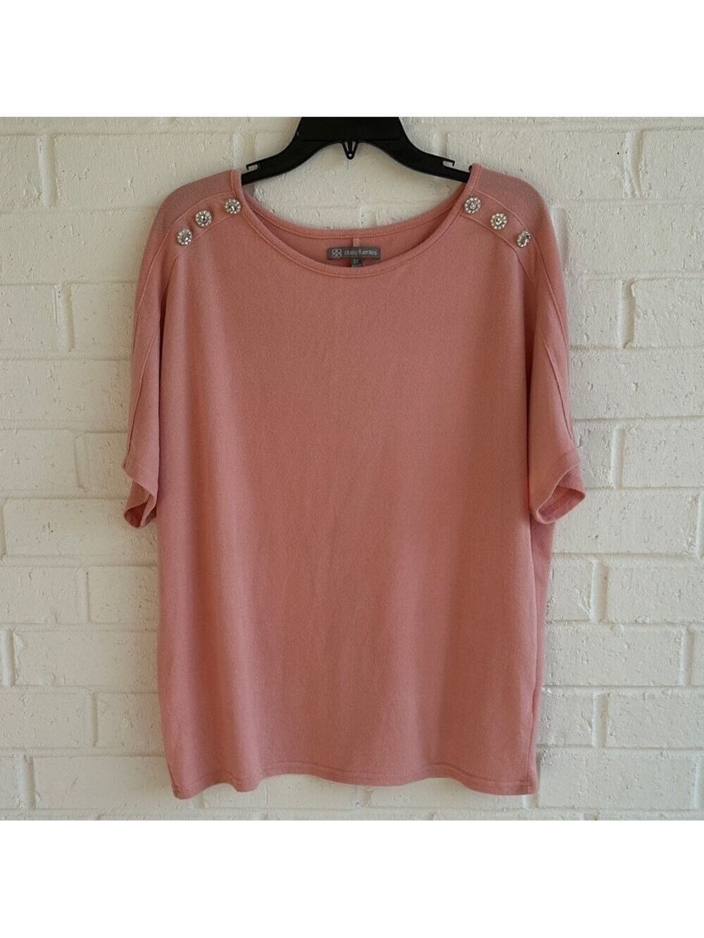 Daisy Fuentes Women's Plus size 1X Pink Sweater with Button Accents on shoulders
